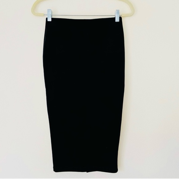 Gianni Bini Dresses & Skirts - Gianni Bini Classic Black Pencil Skirt